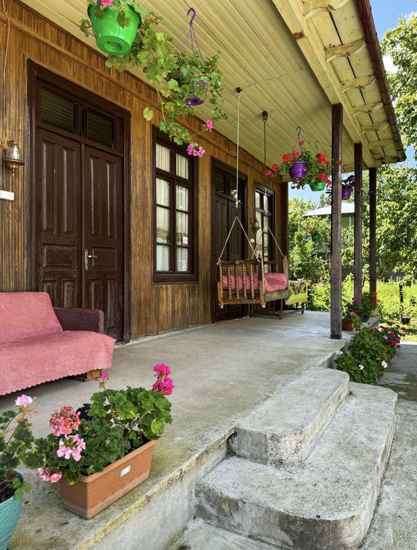 Martvili Guest House Oasis Exterior photo